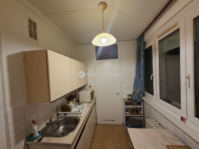 Eladó panellakás, Szegeden 62.9 M Ft, 3+1 szobás