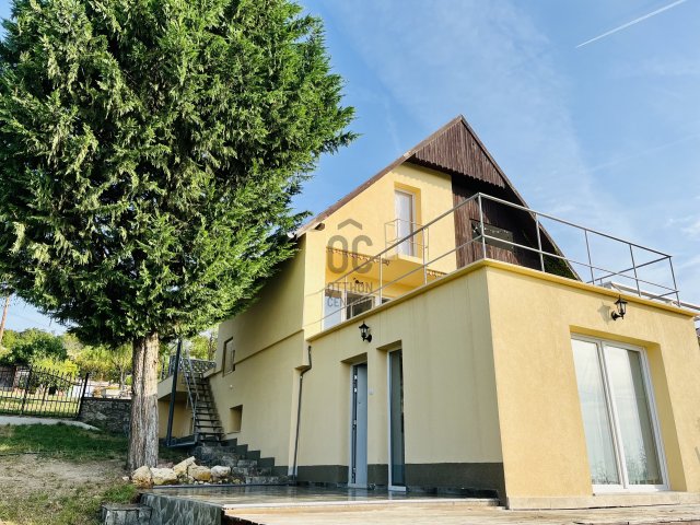 Eladó ikerház, Balatonfüreden 128 M Ft, 3 szobás