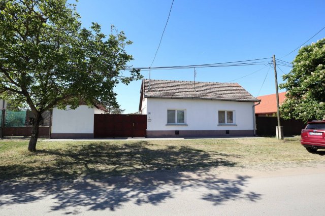 Eladó családi ház, Sándorfalván 42.9 M Ft, 2 szobás