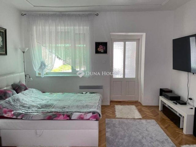 Eladó családi ház, Hódmezővásárhelyen 73.9 M Ft, 6 szobás