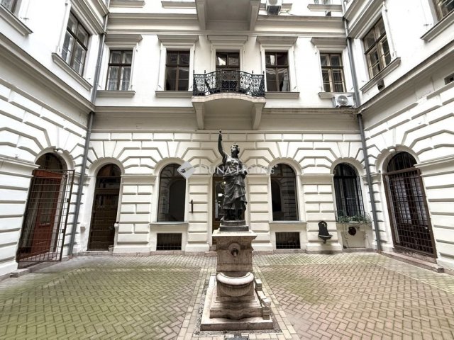 Eladó téglalakás, Budapesten, VI. kerületben 69 M Ft, 1 szobás