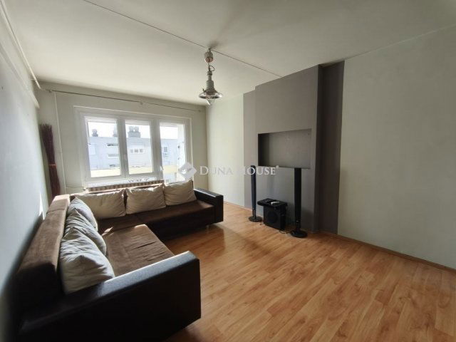 Eladó panellakás, Szegeden 49.9 M Ft, 2 szobás