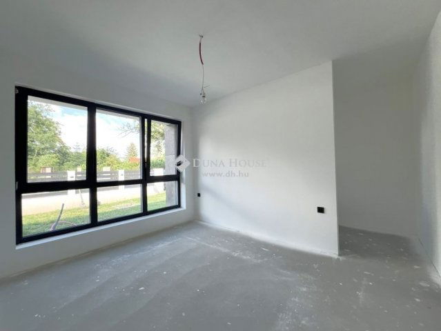 Eladó családi ház, Szigetszentmiklóson 149 M Ft, 4 szobás