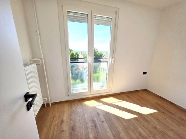 Eladó panellakás, Pécsett 47.9 M Ft, 2 szobás