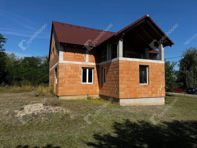 Eladó családi ház, Zámolyon 44.9 M Ft, 6 szobás