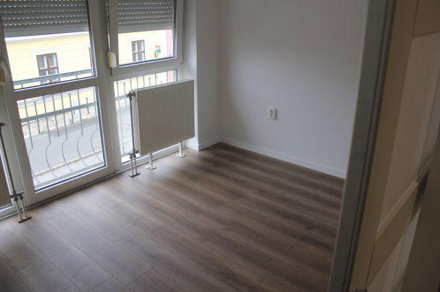 Kiadó téglalakás, albérlet, Kapuváron 140 E Ft / hó, 1 szobás