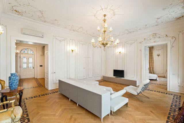 Eladó téglalakás, Budapesten, VI. kerületben, Podmaniczky utcában