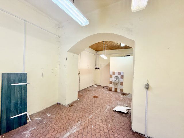 Eladó téglalakás, Budapesten, VIII. kerületben, Baross utcában