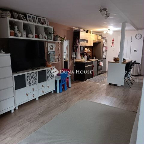 Eladó családi ház, Tápiószentmártonon 34.99 M Ft, 3 szobás