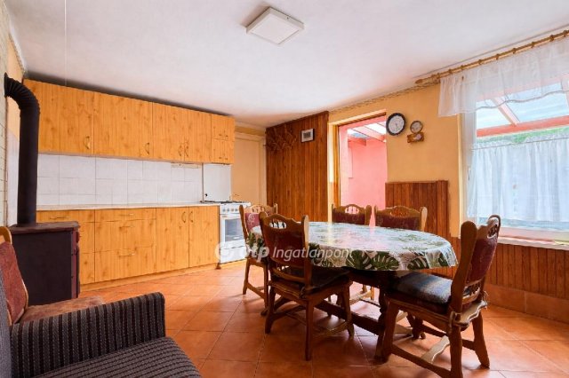 Eladó családi ház, Pécsett 91 M Ft, 3 szobás