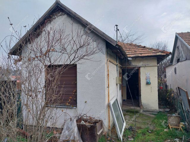 Eladó családi ház, Székesfehérvárott 26 M Ft, 2 szobás