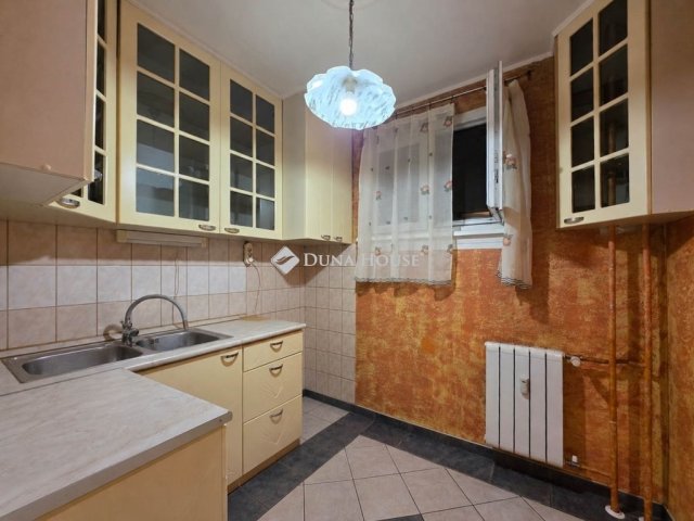 Eladó panellakás, Budapesten, XV. kerületben 59.9 M Ft, 2 szobás