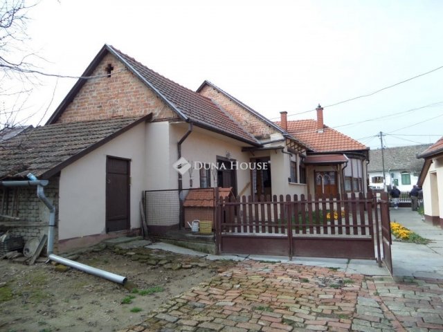 Eladó családi ház, Villányban 62 M Ft, 3 szobás
