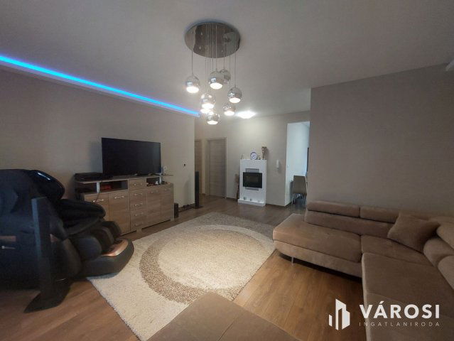 Eladó téglalakás, Debrecenben 99.9 M Ft, 4 szobás