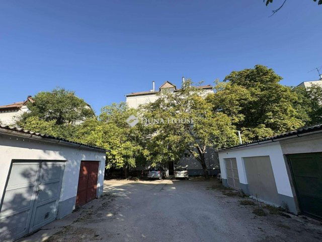 Eladó téglalakás, Kecskeméten 47 M Ft, 3 szobás