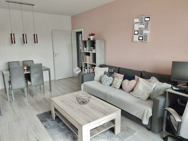 Eladó panellakás, Pécsett, Olga utcában 52.5 M Ft, 3 szobás