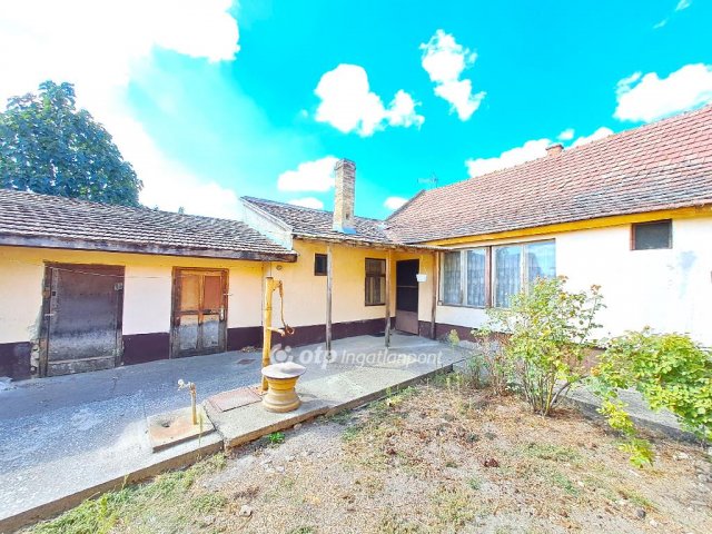Eladó családi ház, Nagykőrösön 14.99 M Ft, 2 szobás