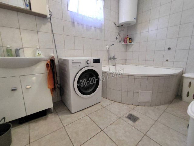 Eladó családi ház, Udvaron 38 M Ft, 6 szobás