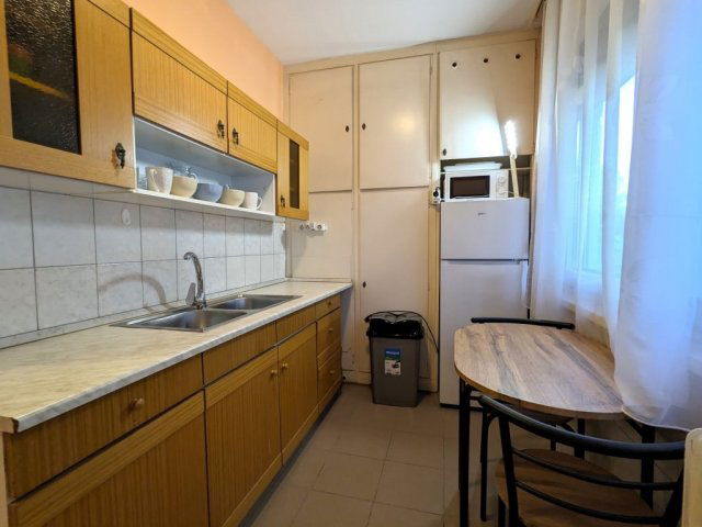 Kiadó panellakás, albérlet, Debrecenben 210 E Ft / hó, 3 szobás