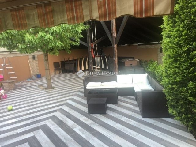 Eladó családi ház, Dunakeszin 255 M Ft, 5 szobás