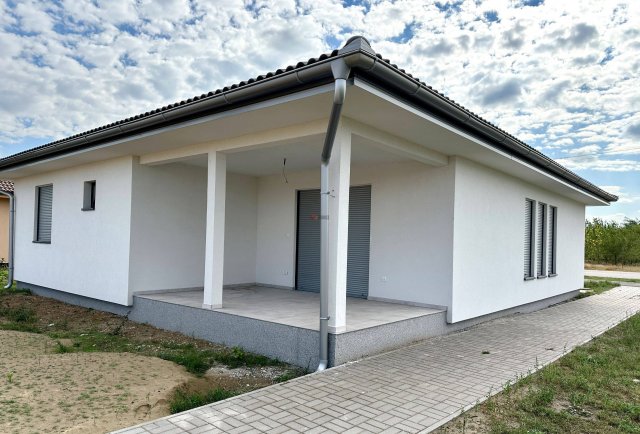 Eladó családi ház, Mórahalmon 72.5 M Ft, 4 szobás