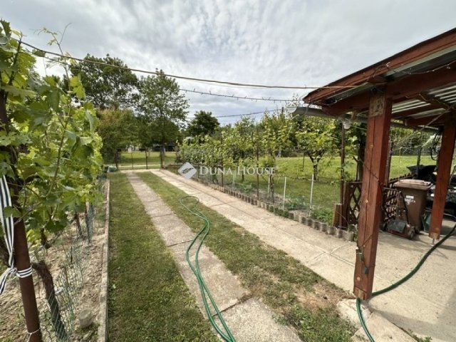 Eladó nyaraló, Dömsödön 42.5 M Ft, 2 szobás