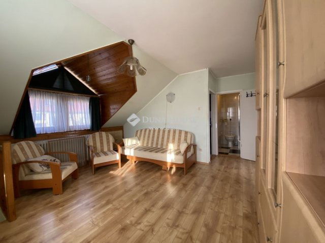 Eladó téglalakás, Veszprémben 79.99 M Ft, 3+3 szobás