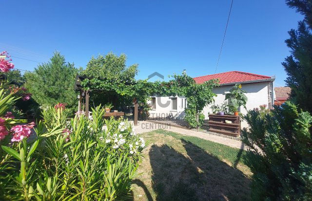 Eladó családi ház, Balatonszabadiban 65 M Ft, 4 szobás