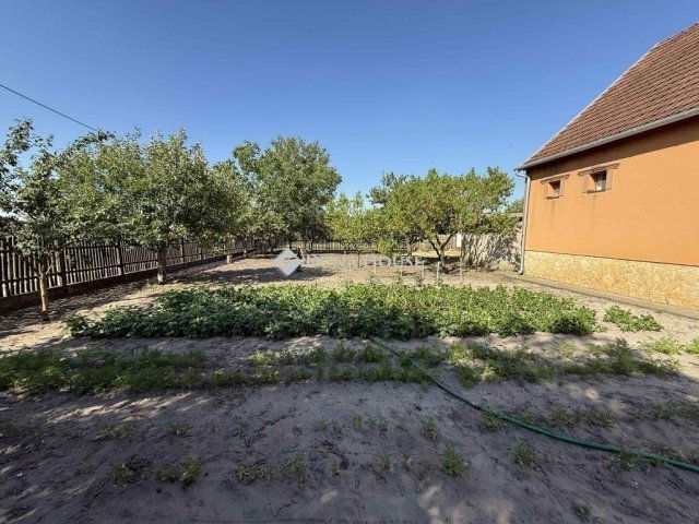 Eladó családi ház, Kecskeméten 59.9 M Ft, 2 szobás