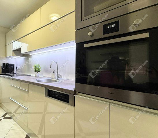 Eladó téglalakás, Szegeden 62.5 M Ft, 2 szobás