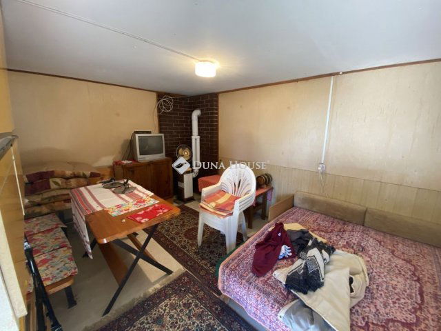 Eladó nyaraló, Pécsett 7 M Ft, 1 szobás / költözzbe.hu