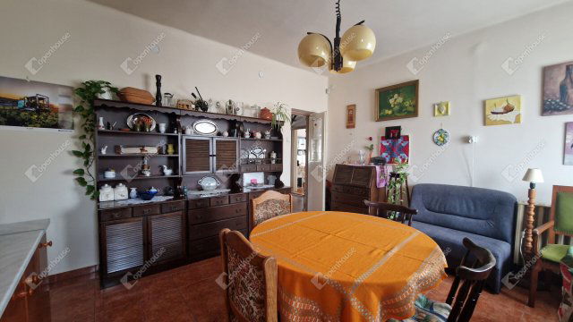 Eladó családi ház, Bábolnán 74.9 M Ft, 5 szobás