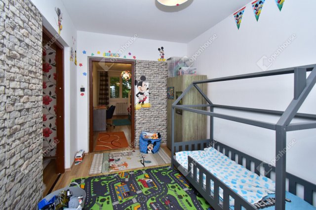 Eladó panellakás, Szegeden 54 M Ft, 3 szobás
