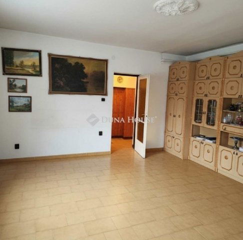 Eladó családi ház, Budapesten, XV. kerületben 110 M Ft, 6 szobás