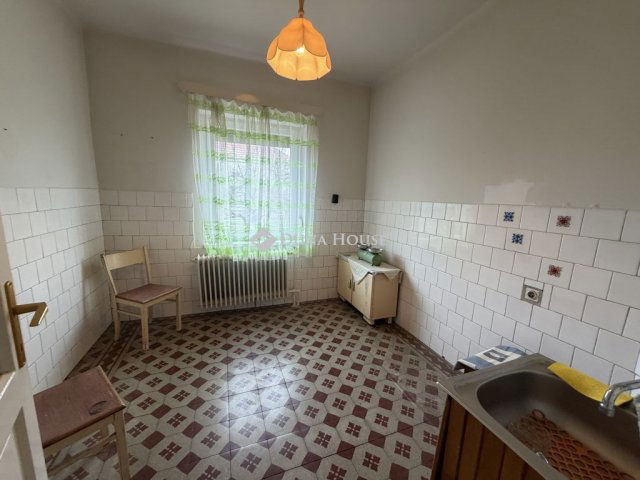 Eladó családi ház, Csornán 43.9 M Ft, 2 szobás