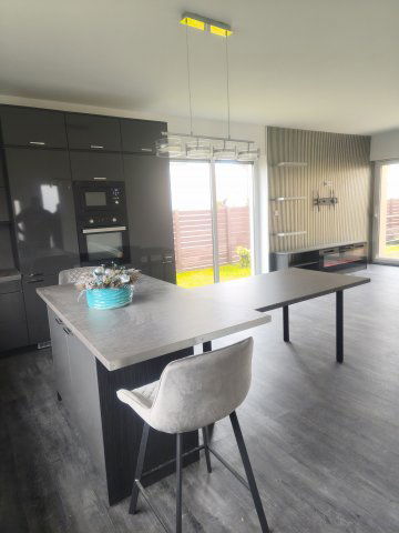 Eladó családi ház, Szegeden 150 M Ft, 5 szobás