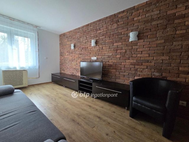 Kiadó téglalakás, albérlet, Debrecenben 220 E Ft / hó