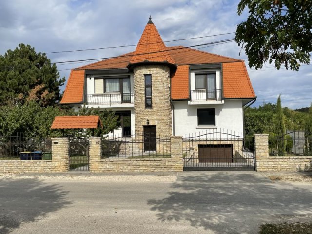 Eladó családi ház, Budapesten, III. kerületben 540 M Ft