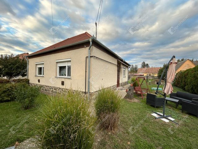 Eladó családi ház, Répcelakon 46.7 M Ft, 4 szobás