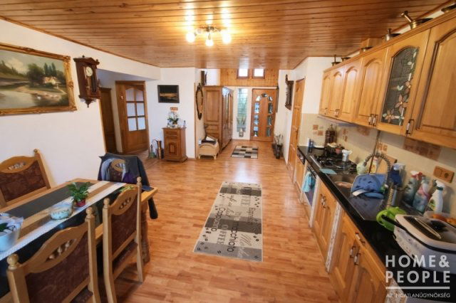 Eladó üzlethelyiség, Pusztaszeren 109 M Ft, 7 szobás