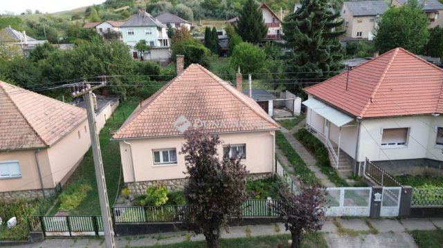 Eladó családi ház, Lábatlanon 45 M Ft, 3 szobás
