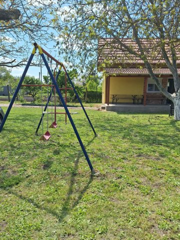Eladó családi ház, Szegeden 54.99 M Ft, 1+2 szobás