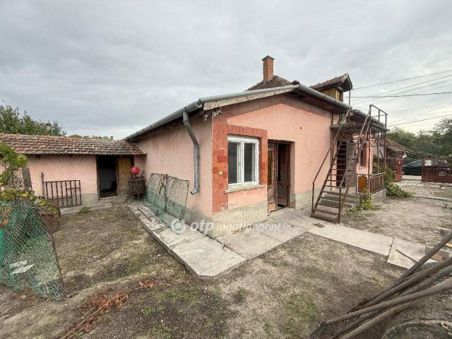 Eladó családi ház, Tiszakécskén 32 M Ft, 3 szobás