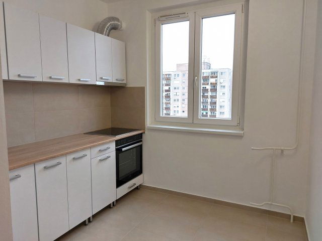 Kiadó panellakás, albérlet, Szolnokon 120 E Ft / hó, 2 szobás