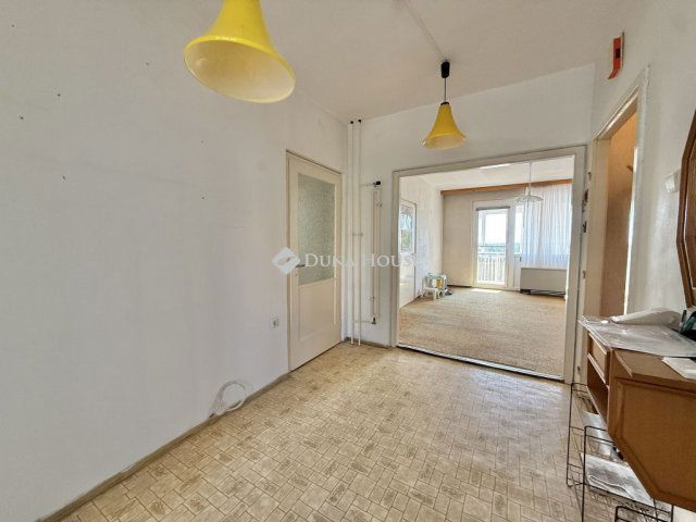 Eladó panellakás, Pakson 45 M Ft, 3 szobás / költözzbe.hu