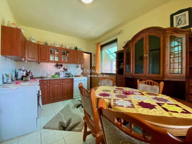Eladó családi ház, Dunabogdányban 74.9 M Ft, 3 szobás