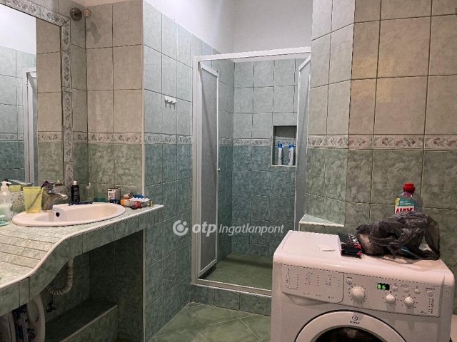 Eladó téglalakás, Pécsett 95.5 M Ft, 3 szobás