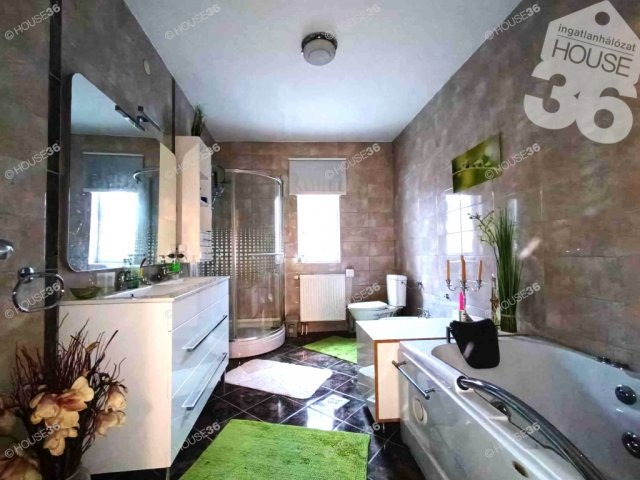 Eladó családi ház, Kecskeméten 140 M Ft, 5 szobás