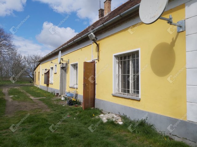 Eladó családi ház, Bőnyön 29 M Ft, 6 szobás