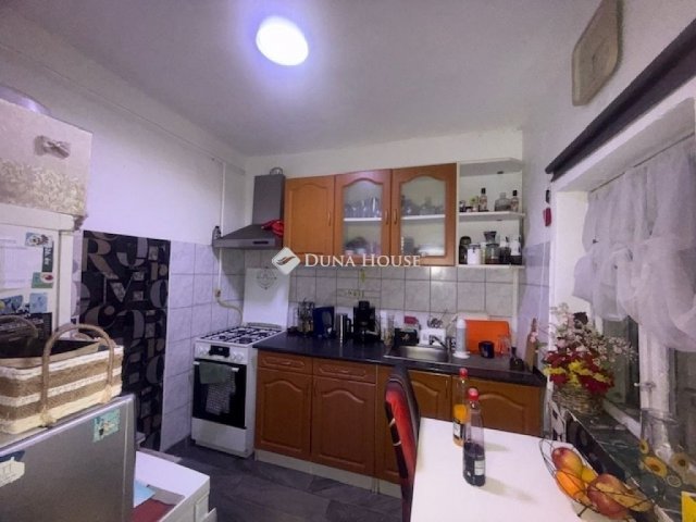 Eladó családi ház, Vecsésen 80 M Ft, 3 szobás